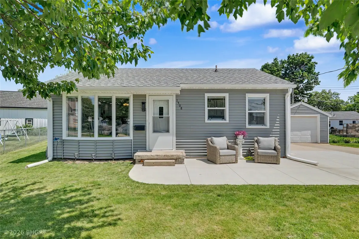 1508 N 2nd Avenue E, Newton, IA 50208 - #1