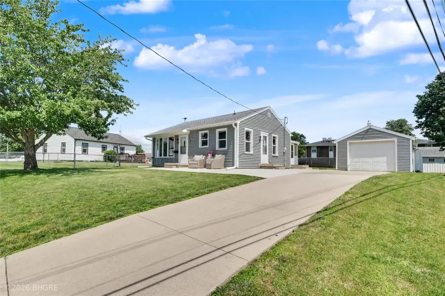1508 N 2nd Avenue E, Newton, IA 50208 - #2
