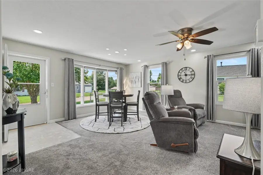 1508 N 2nd Avenue E, Newton, IA 50208 - #3