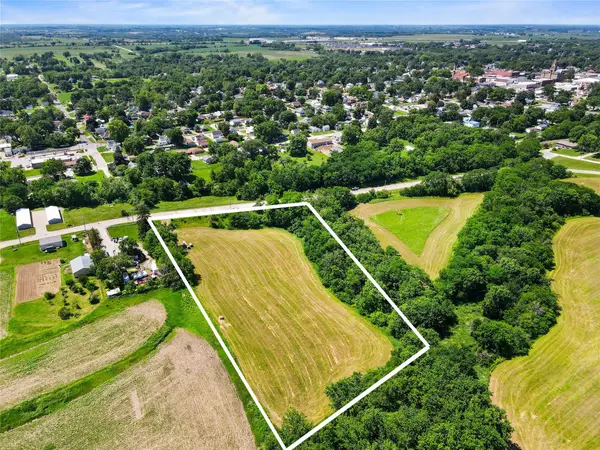 00 E Pleasant Street, Knoxville, IA 50138