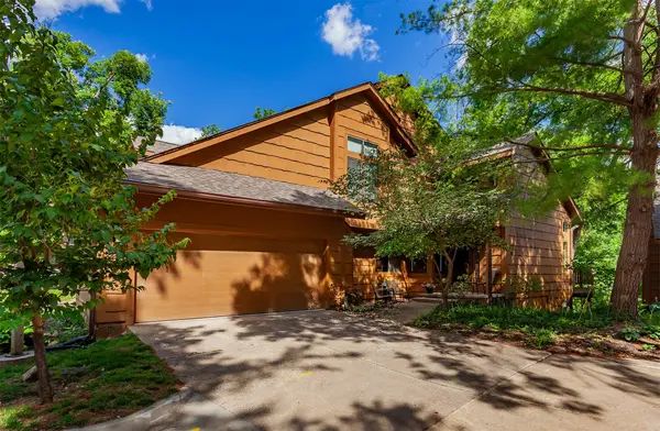 7052 Oak Brook Drive, Urbandale, IA 50322