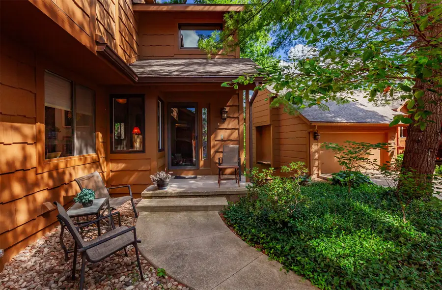 7052 Oak Brook Drive, Urbandale, IA 50322 - #2