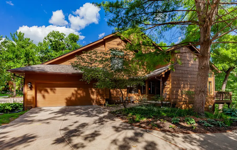 7052 Oak Brook Drive, Urbandale, IA 50322 - #3