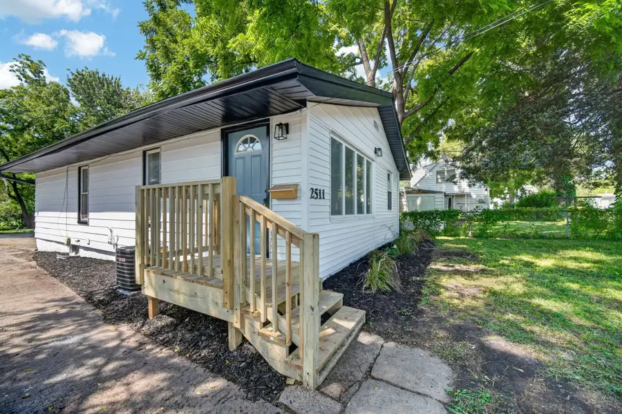 2511 Garfield Avenue, Des Moines, IA 50317 - #3