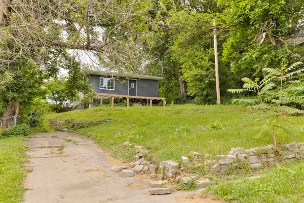 21 E Hillside Avenue, Des Moines, IA 50315