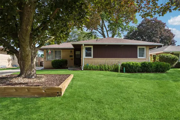 1705 Hillside Street, West Des Moines, IA 50265