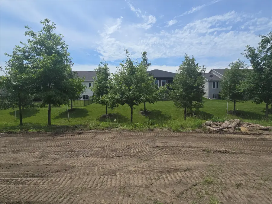 4636 Centennial Boulevard, Urbandale, IA 50323 - #2