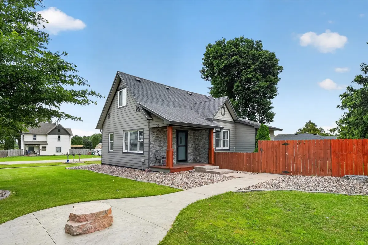 313 Oak Avenue Ne, Mitchellville, IA 50169 - #1