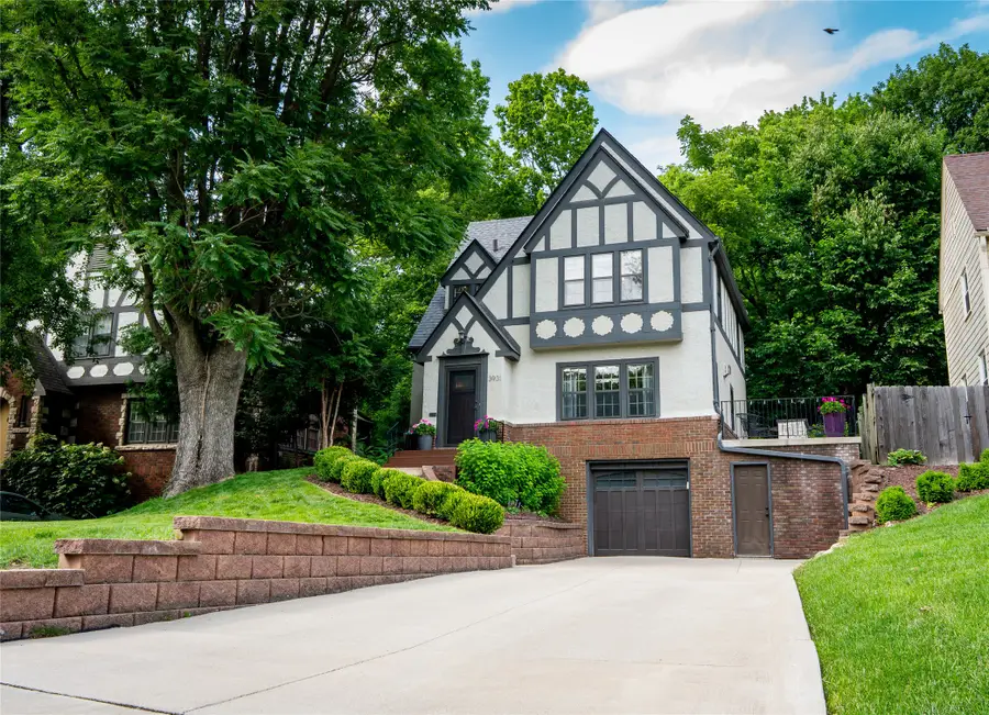 3931 Maquoketa Drive, Des Moines, IA 50311 - #2