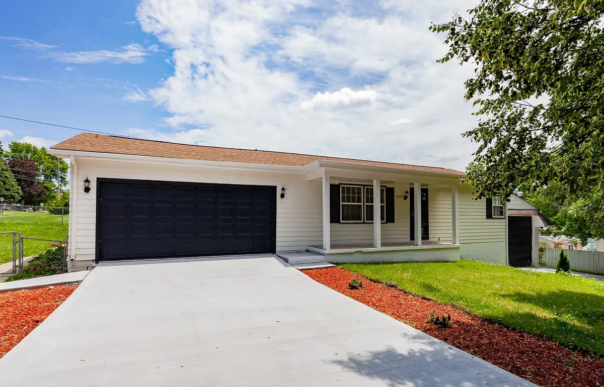 8105 Suncrest Drive, Des Moines, IA 50320 - #1