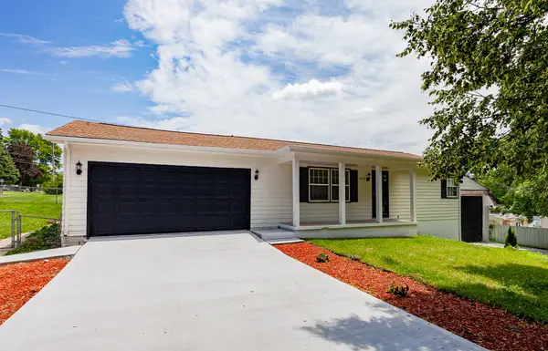 8105 Suncrest Drive, Des Moines, IA 50320