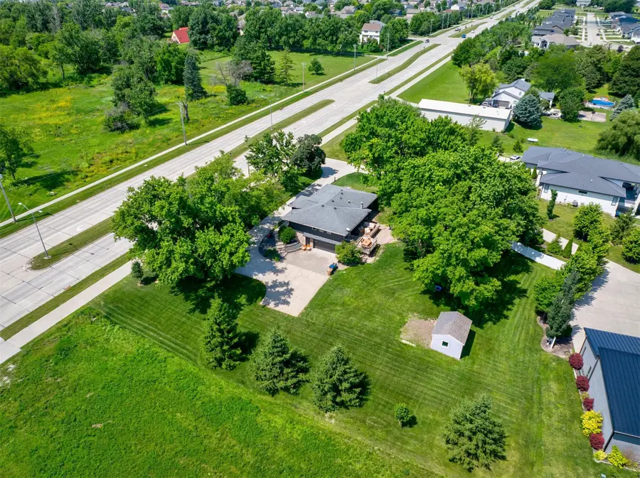 15721 Meredith Drive, Urbandale, IA 50323 - #3