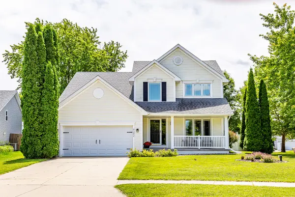 9392 Lake Drive, West Des Moines, IA 50266