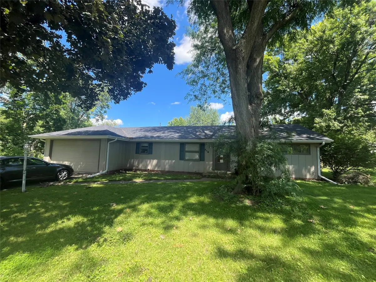 316 W 11th Street S, Newton, IA 50208 - #1