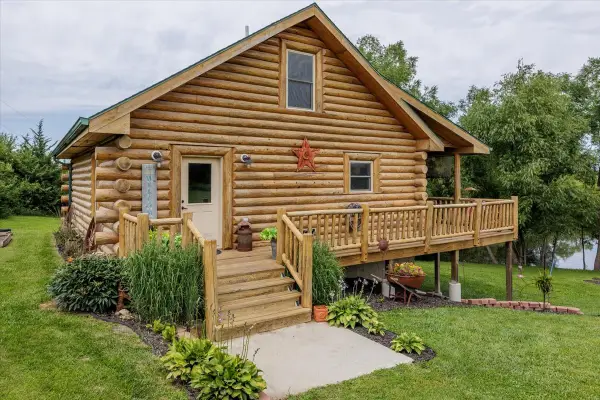 7557 43rd Avenue, Prole, IA 50229