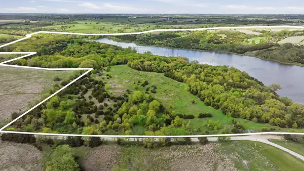 22017 Lakeview Road, Leon, IA 50144