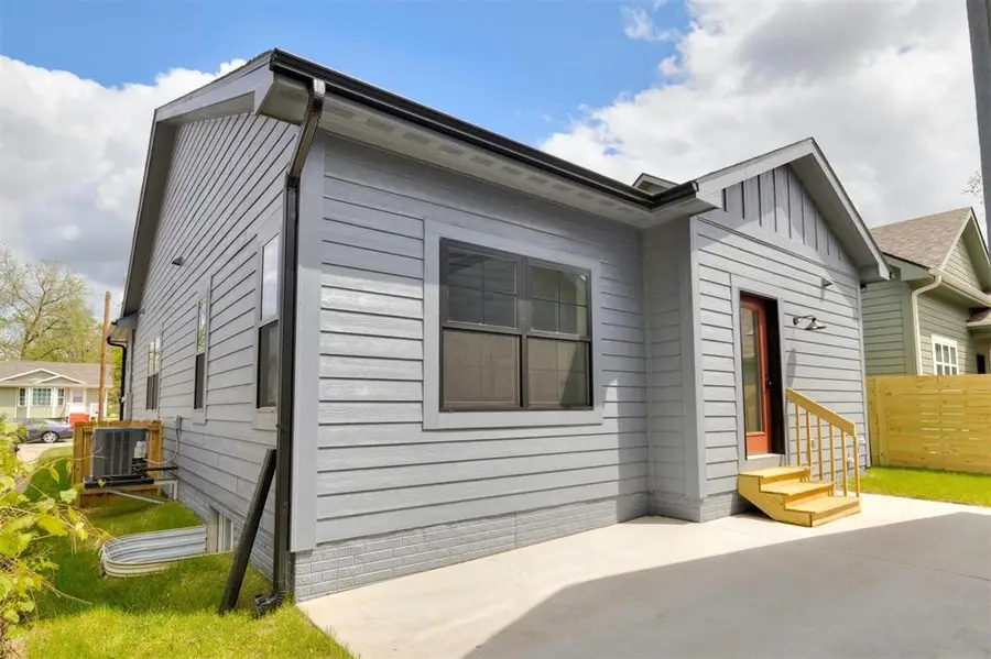 417 E Granger Avenue, Des Moines, IA 50315 - #3