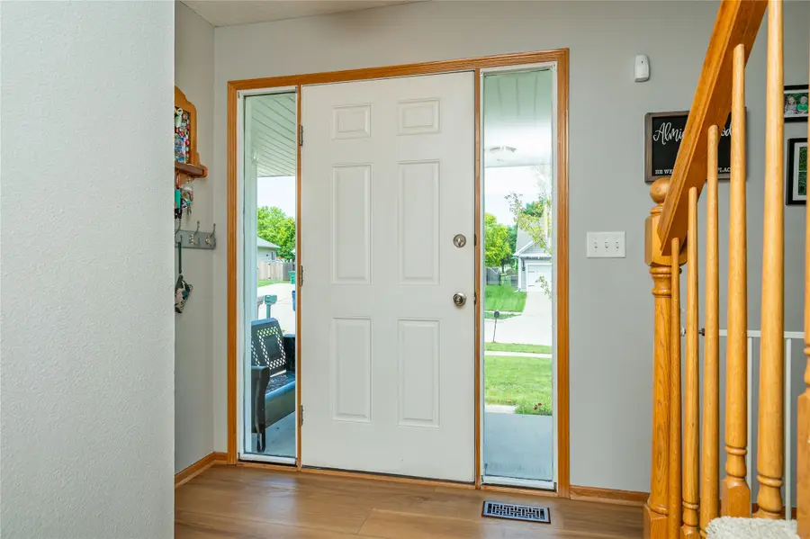 15416 Aurora Avenue, Urbandale, IA 50323 - #2