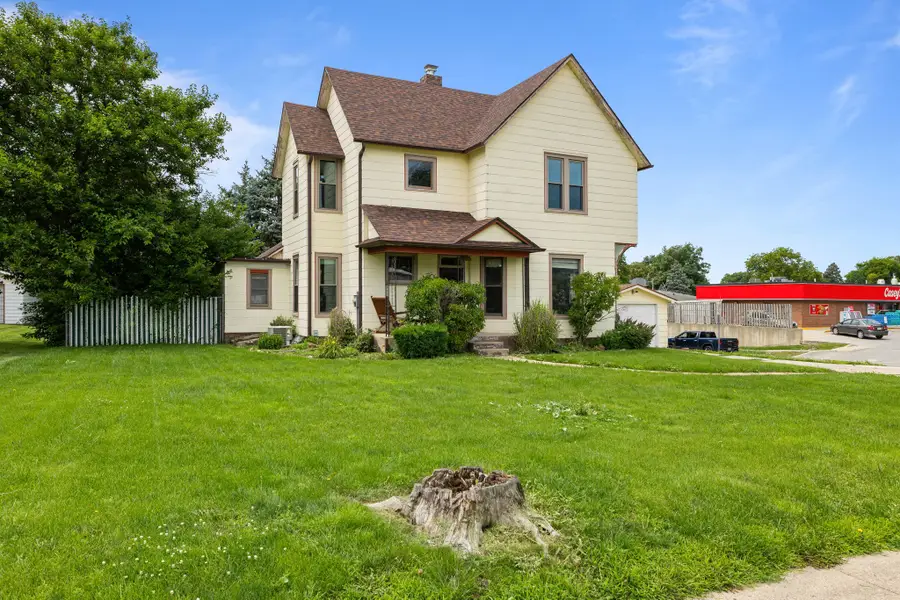 605 S Jefferson Way, Indianola, IA 50125 - #2