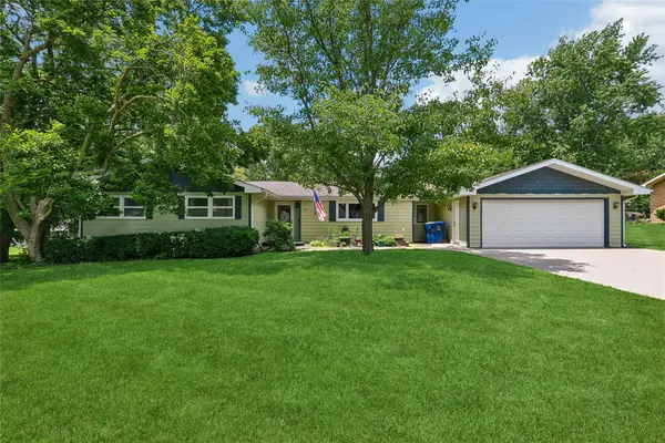 1351 Broadway Street, Pella, IA 50219