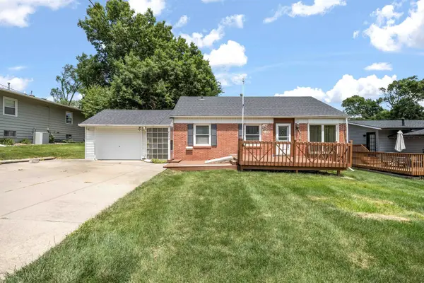 7113 Maple Drive, Urbandale, IA 50322