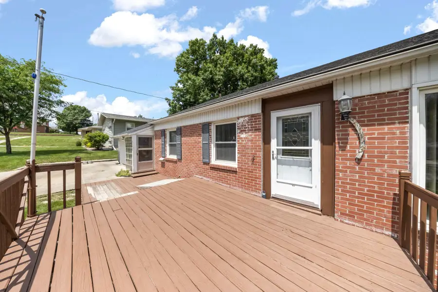 7113 Maple Drive, Urbandale, IA 50322 - #2