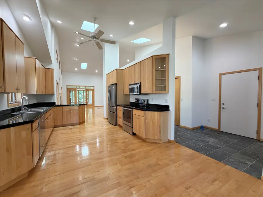 1102 S 12th Avenue W, Newton, IA 50208 - #2