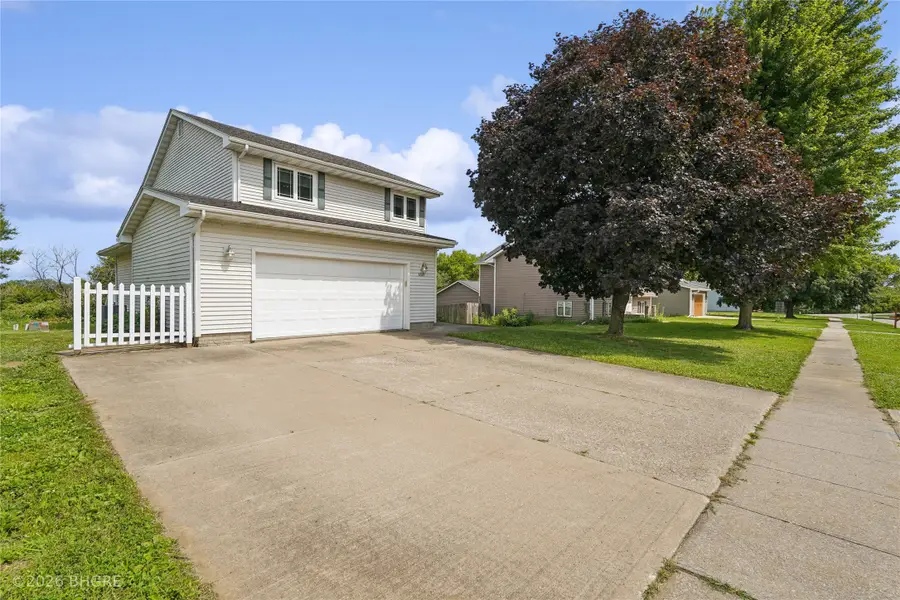 8527 Ridgeview Drive, Des Moines, IA 50320 - #2
