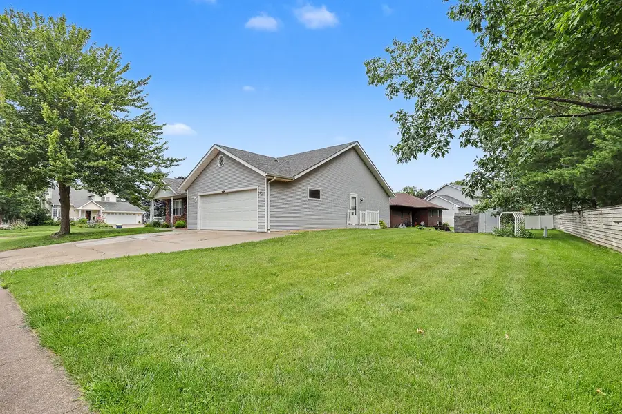 416 E 15th Street, Pella, IA 50219 - #2