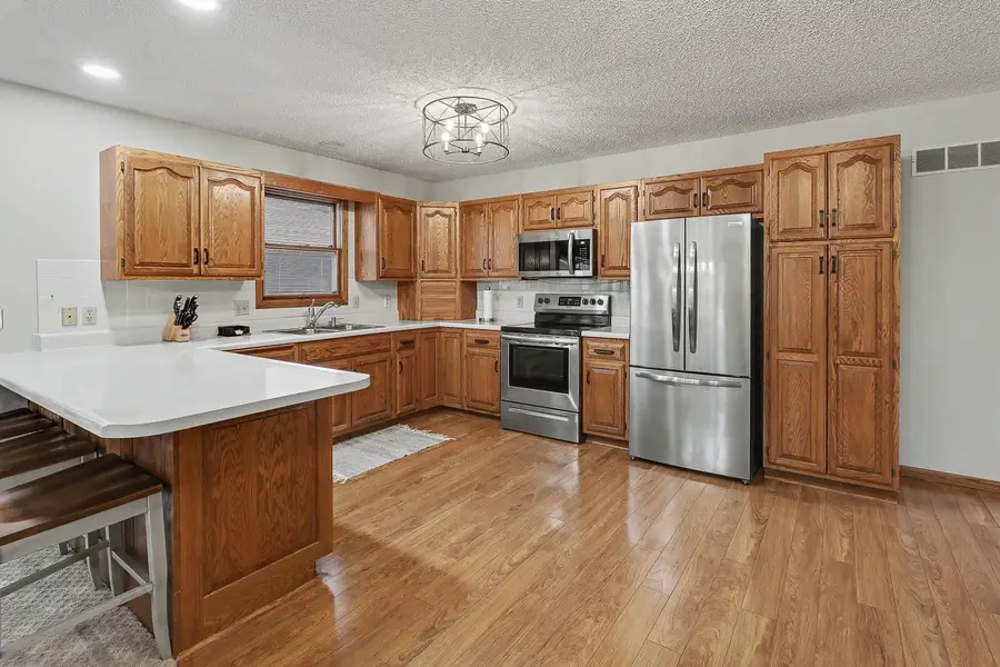 416 E 15th Street, Pella, IA 50219 - #3