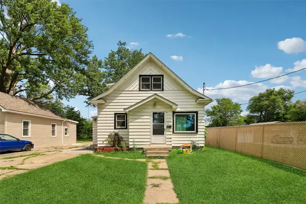 1824 Maple Street, Des Moines, IA 50316