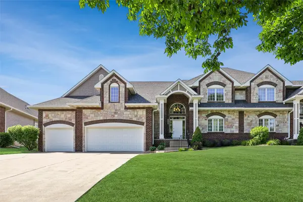 1125 Glen Oaks Drive, West Des Moines, IA 50266