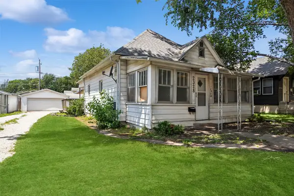 2328 E 14th Street, Des Moines, IA 50316