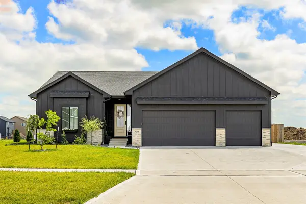 309 13th Street Nw, Bondurant, IA 50035
