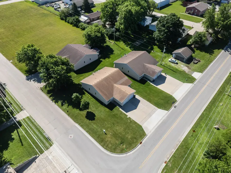 1327 W 3rd Street, Nevada, IA 50201 - #3