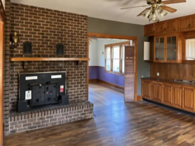 403 N 4th Avenue, Marshalltown, IA 50158 - #3
