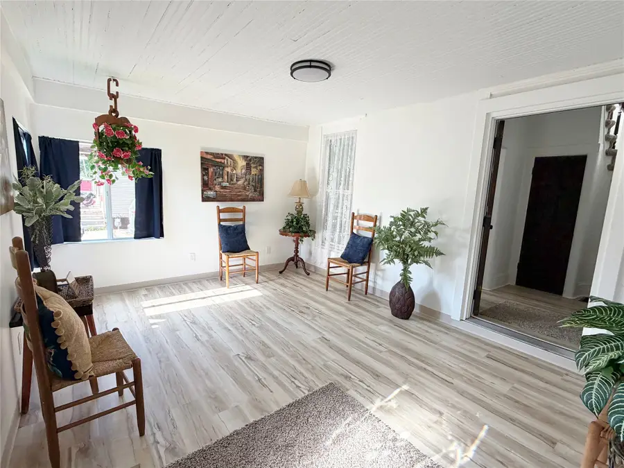 415 W 4th Street S, Newton, IA 50208 - #3