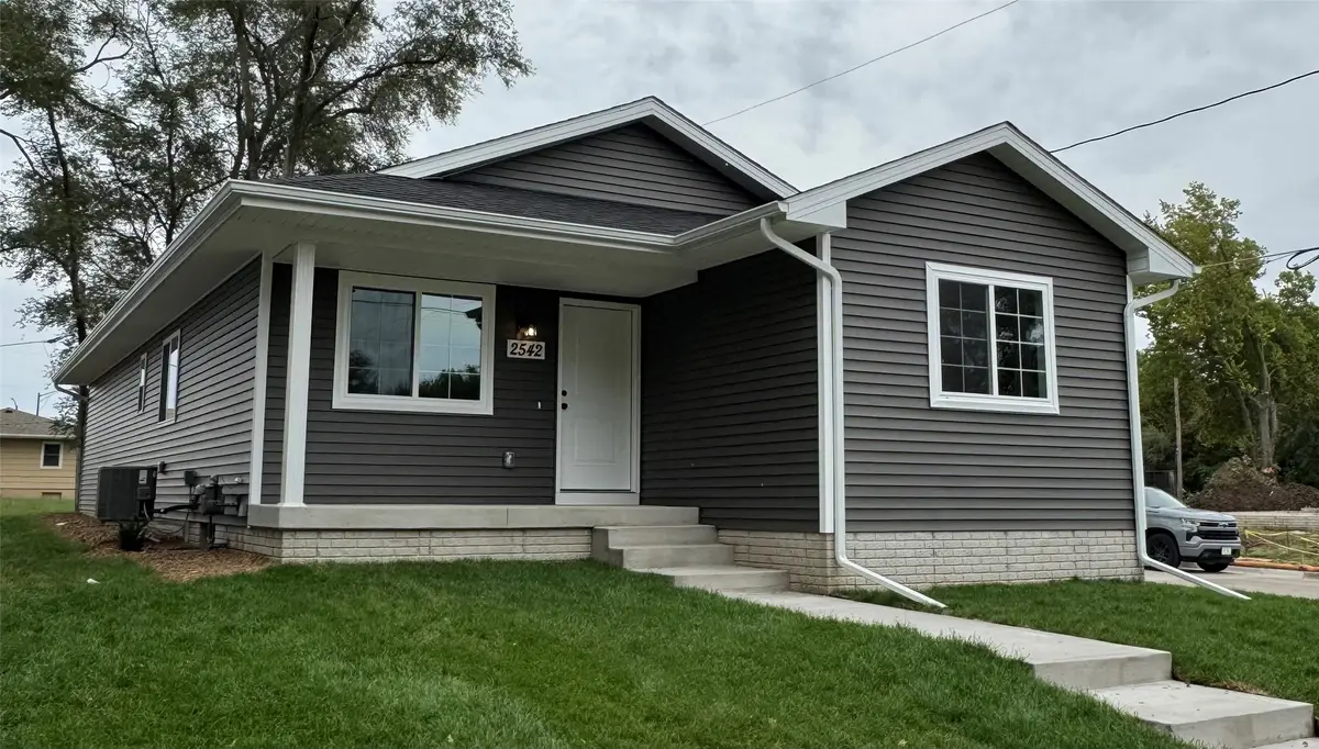 412 E Lally Street, Des Moines, IA 50315 - #1