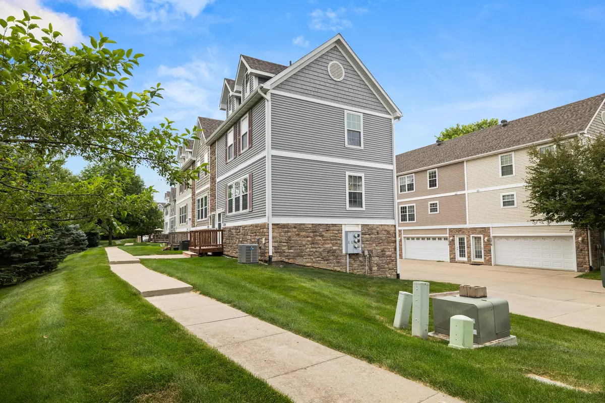 15226 Greenbelt Drive, Urbandale, IA 50323 - #1