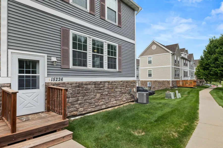 15226 Greenbelt Drive, Urbandale, IA 50323 - #2