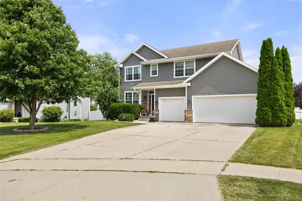 9042 Lake Court, West Des Moines, IA 50266