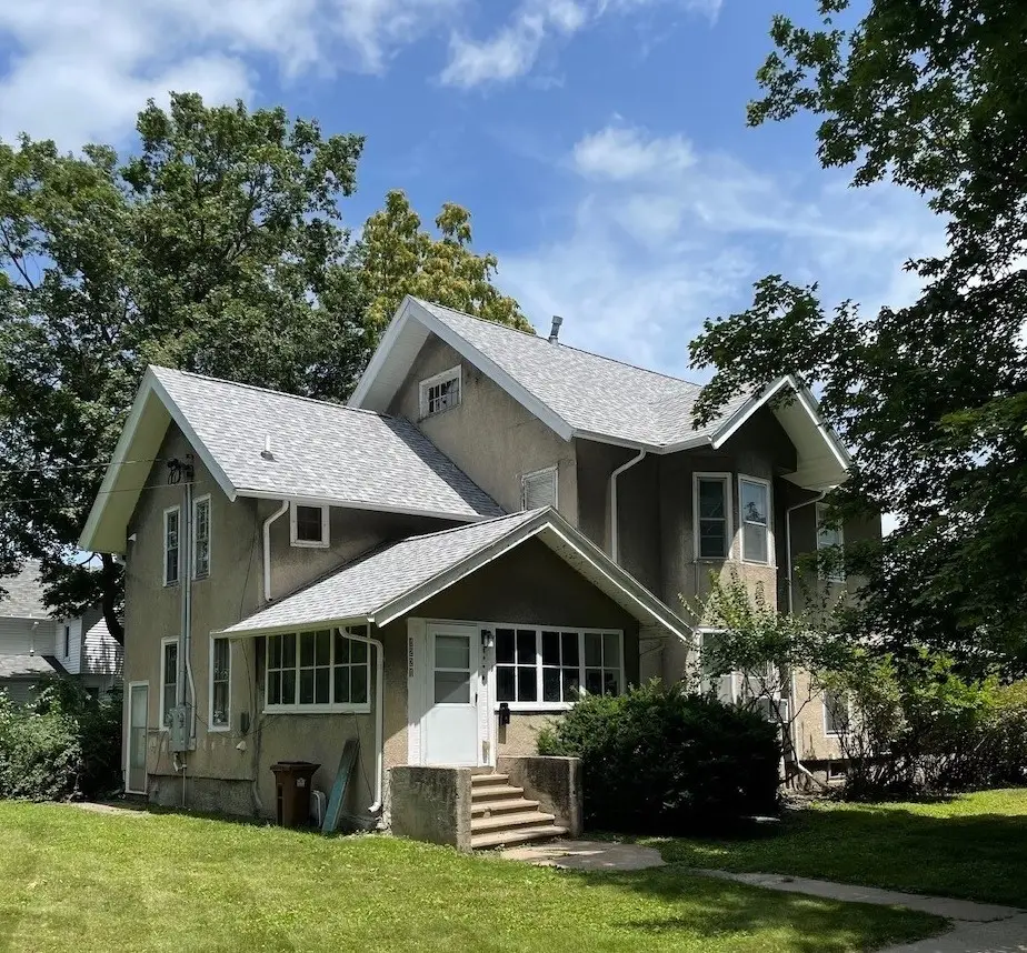 903 East Street, Grinnell, IA 50112 - #1