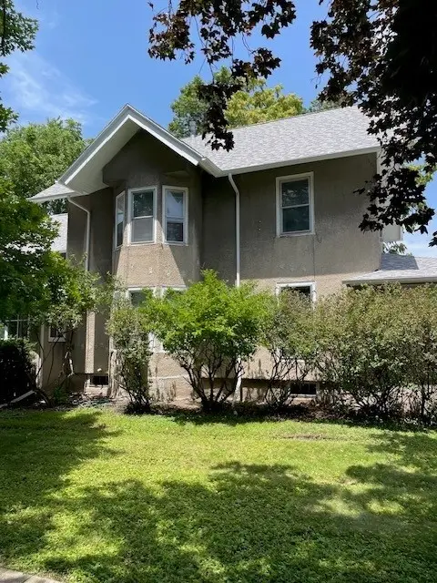 903 East Street, Grinnell, IA 50112 - #2