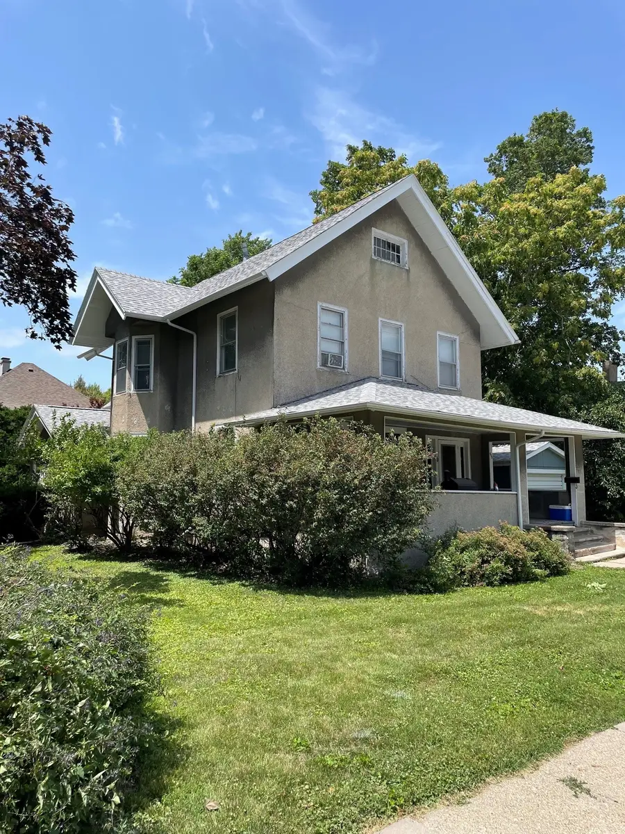 903 East Street, Grinnell, IA 50112 - #3