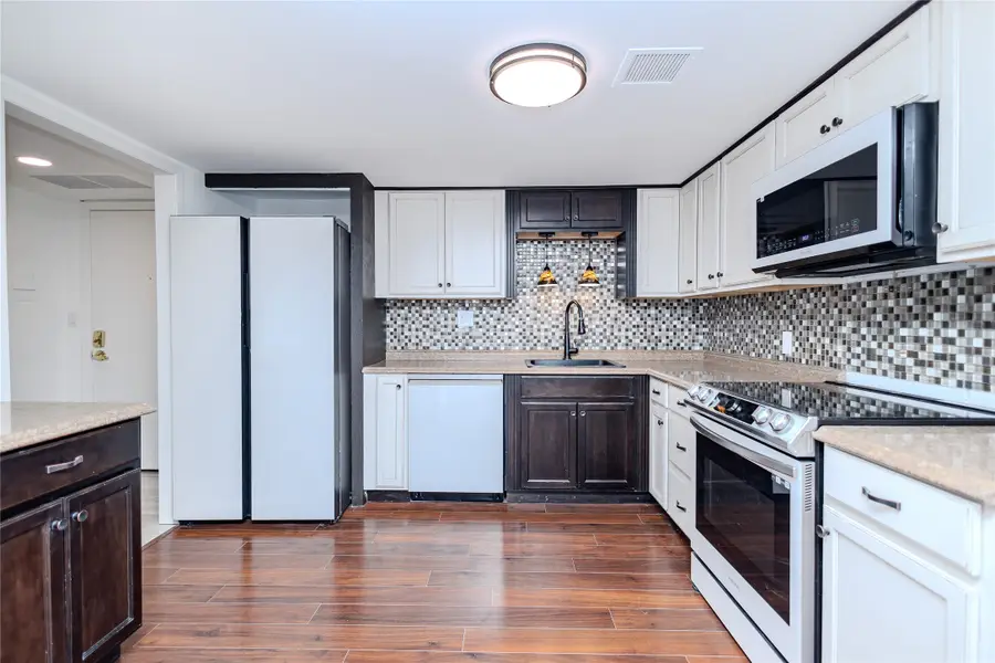3131 Fleur Drive #206, Des Moines, IA 50321 - #3