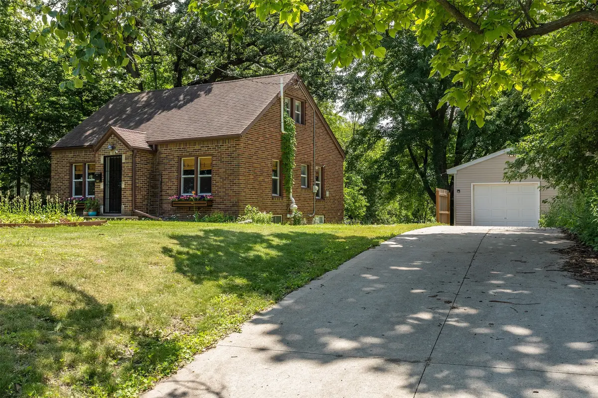 202 Hillside Avenue, Des Moines, IA 50315 - #1