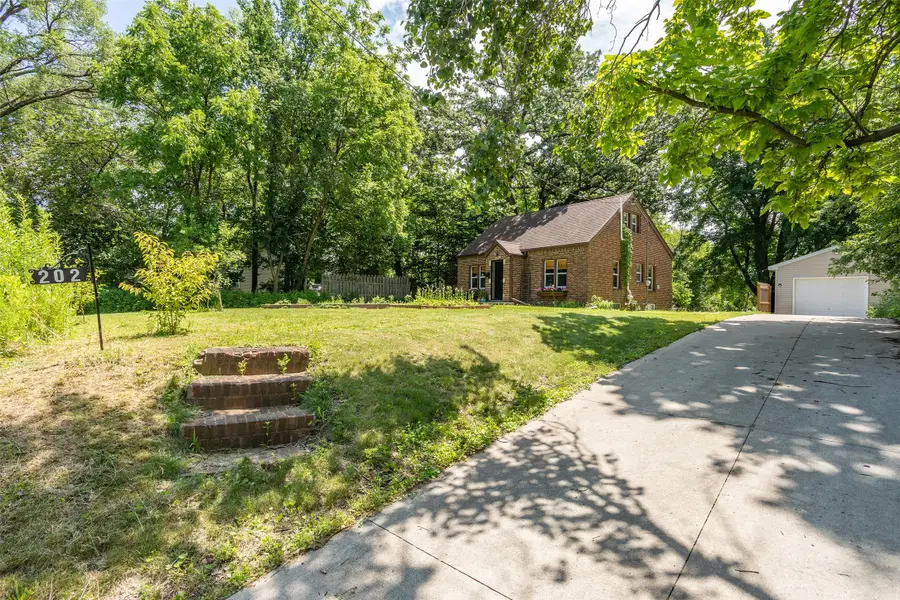 202 Hillside Avenue, Des Moines, IA 50315 - #3