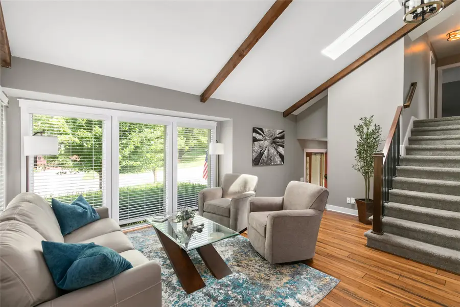 7900 Roseland Drive, Urbandale, IA 50322 - #3