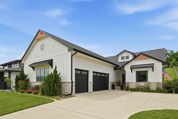 10400 Hidden Valley Drive, Johnston, IA 50131