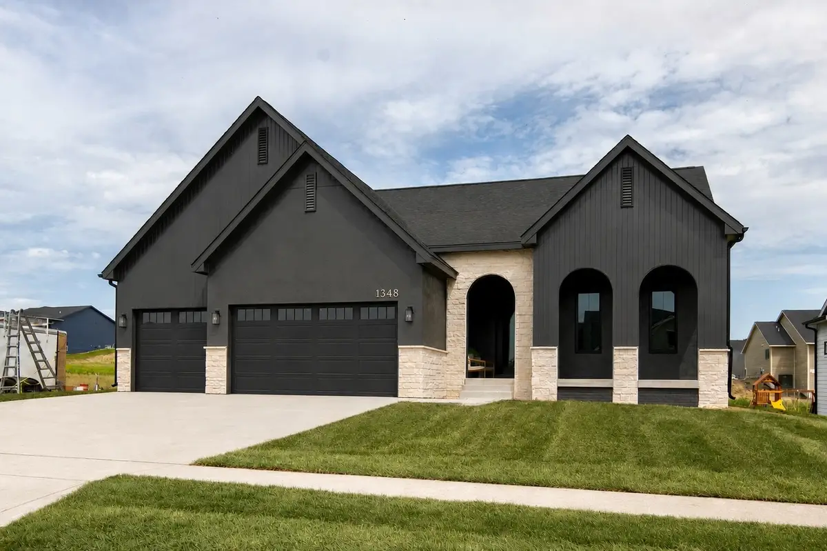 1348 S Auburn Place, West Des Moines, IA 50266 - #1